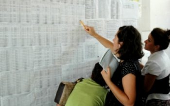 Vezi care sunt cadrele didactice …