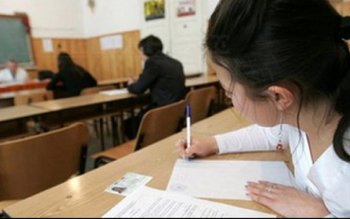 Absolvenţii de gimnaziu sunt aşteptaţi, …