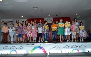 Elevi premianți recompensați de Uvertura …