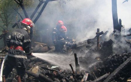 Detaşamentul de Pompieri Dorohoi a intervenit în stingerea unui adăpost de animale incendiat