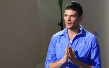 E un mega-nume şi vine …