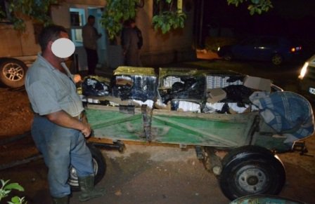 Peste 6.000 pachete de ţigări de contrabandă trecute peste Prut cu o funie şi o lansetă şi transportate cu căruţa depistate la frontieră 