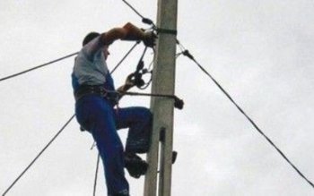 Atenție! Alimentarea cu energie electrică …