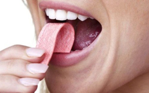 Ce se petrece în creierul nostru atunci când mestecăm guma. Descoperirea despre guma de mestecat care ne afectează sănătatea 