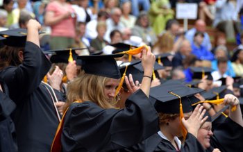 Guvernul închide patru universităţi: „Este …