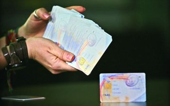 A început distribuirea cardurilor naționale …