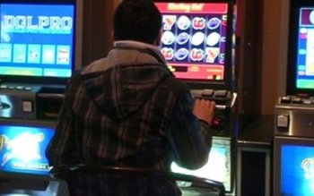 Jaf la păcănele: Un bărbat …