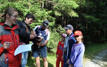 Pătrunde în lumea basmului participând …