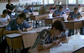 Peste 63.000 de absolvenţi de …