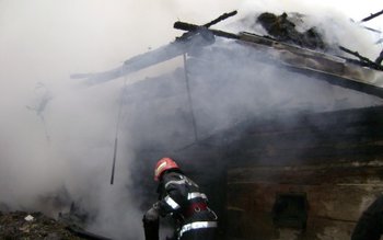 Pompierii au intervenit pentru stingerea …
