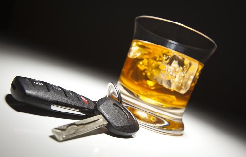 Depistat la volan deşi se afla sub influenţa băuturilor alcoolice