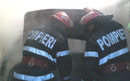 Două autoturisme distruse în incendii