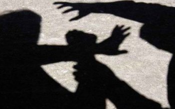 Prins la furat a amenințat …