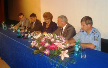 Mesajul transmis de prefect directorilor …