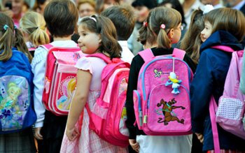 Peste 3.000.000 de elevi şi …