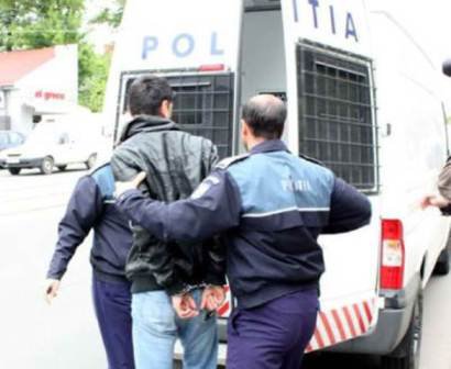 Persoană urmărită la nivel internaţional, depistată de poliţişti  