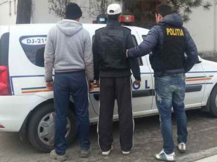 Minori bănuiţi de comiterea unor tâlhării, identificaţi de poliţişti  