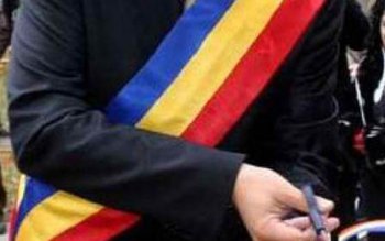 Un primar din județul Botoșani, …