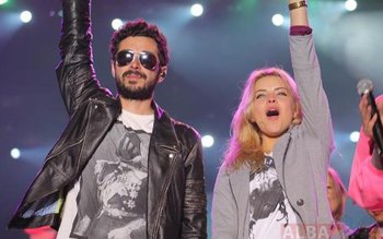 Dragostea pluteşte în aer! Marius …