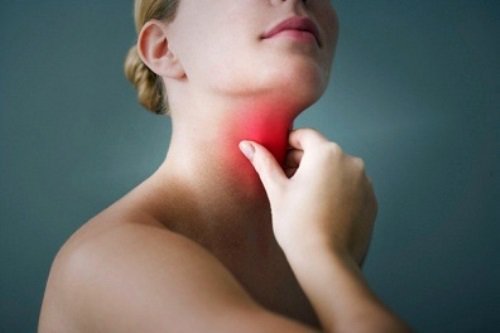  Ce boli semnalează durerile în gât?