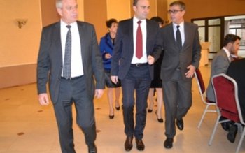 Întâlnire cu oameni de afaceri …