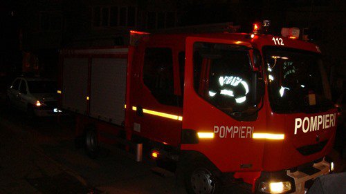 Pompierii au intervenit în stingerea unui incendiu izbucnit la un autoturism pe Bulevardul Mihai Eminescu 