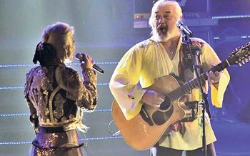 Loredana i-a sărutat picioarele lui …