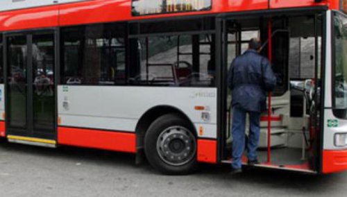 Șocant. Un primar din Italia vrea autobuze separate pentru romi