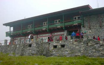 Turist în fosta vilă a …