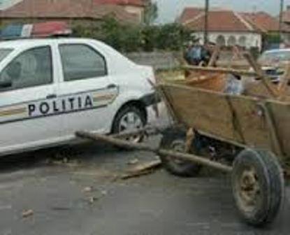 Marți, zi cu ghinion pentru un tânăr care a intrat cu mașina într-un atelaj hipo nesemnalizat