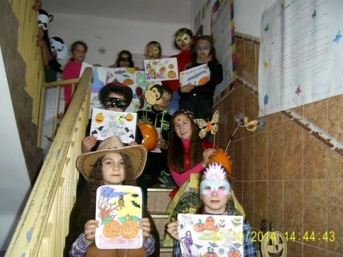 „Halloween” la Şcoala Gimnazială „Dimitrie Pompeiu” Broscăuţi - FOTO