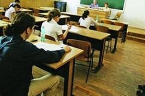 Profesoară din județul Botoşani, cercetată penal pentru că a făcut amor cu elevul său