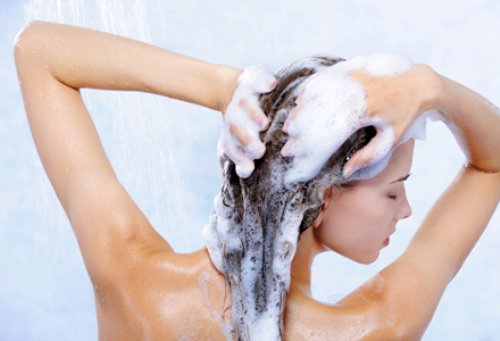 Ce şampon să alegi în funcţie de tipul şi lungimea părului