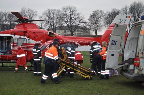 Bărbat din Darabani preluat un elicopter SMURD și transportat de la Dorohoi la Iași - FOTO
