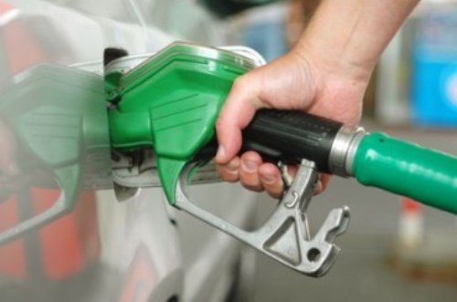 În sfârşit o veste bună pentru şoferi. Petrom a ieftinit benzina şi motorina