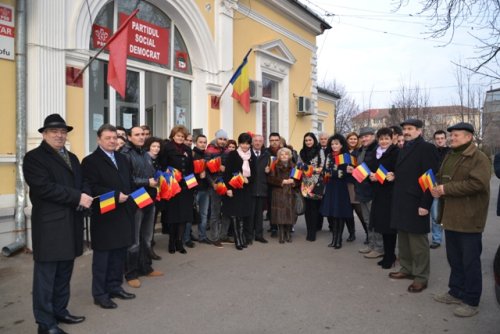 1000 de stegulețe tricolore pentru botoșăneni - FOTO