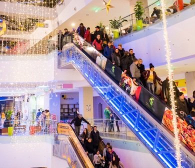 Noaptea Reducerilor la Uvertura Mall : peste 10.000 de clienti si o valoare medie de 100 lei per client