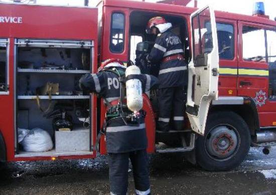 Învăţaţi să-şi apere casele de incendii