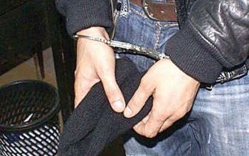 Doi tineri depistaţi în flagrant, …