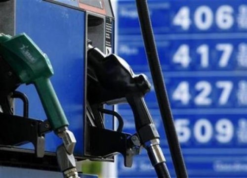 Veşti bune pentru şoferi! Benzina şi motorina se ieftinesc din nou