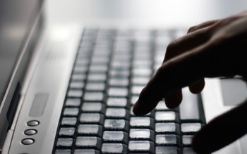 Crăciunul, ocazie pentru ţepele online. …