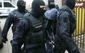 Percheziţii la persoane bănuite de …