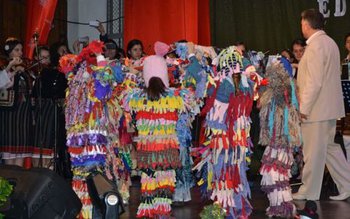 Spectacol de datini şi obiceiuri …