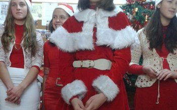 „De ce îmbrăcăm haine de …