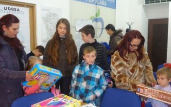 Daruri oferite copiilor de către …