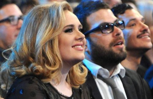 Adele s-a despărţit de iubitul său. Cei doi sunt părinţii unui băieţel de 2 ani