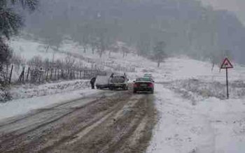 Zăpada „neașteptată” căzută aseară a …