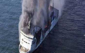 Feribot italian, în flăcări. O …