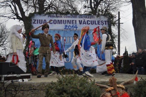 Ziua comunei Văculești 2014: Ansamblul Folcloric „Muntenii Broștenilor” – VIDEO/FOTO