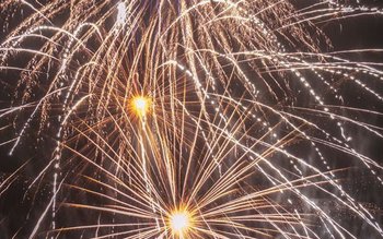 Foc de artificii spectaculos la …